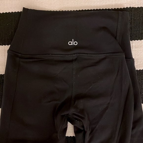 Alo Yoga Moto Legging - Picture 5 of 6